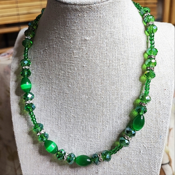 Green Moonglow Lucite Faceted Glass Crystal Beaded Vintage Necklace Seed Beads - Picture 2 of 12